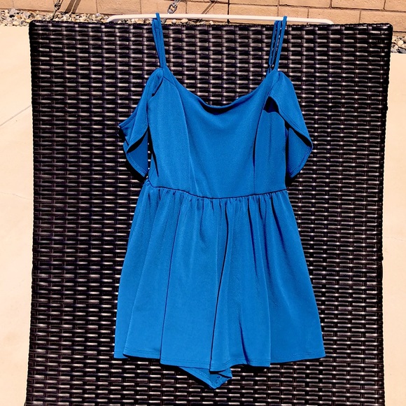 Teal cold shoulder Romper - Picture 4 of 5